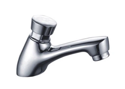 شیر آب نزدیک خودکار